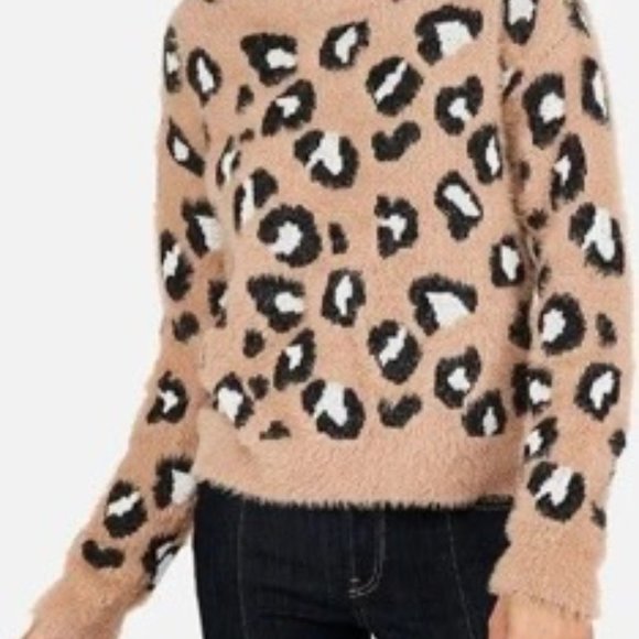 Express Pink Leopard Print Fuzzy Soft Sweater Size Medium - Picture 3 of 12